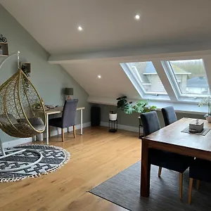 https://peaceful-home-close-to-airport-with-parking.hotelsantwerp.net